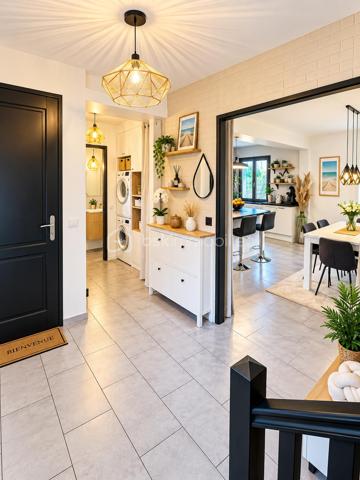 SECTEUR CHATEAU DE LORMOY,  MAGNIFIQUE MAISON DE 121 m2 édifiée sur 322 m2 de terrain, elle se compose d'une entrée avec placard, un WC séparé, coin buanderie, une très belle pièce de vie de 47 m2 comprenant une cuisine aménagée et équipée, salon salle à manger avec cheminée insert,  terrasse avec jardin clos.

A l'étage, une pièce palière avec bureau, dessert une salle de bains avec une balnéo + un WC + une douche, 
3 belles chambres de 13 / 14 / 16 m2 env, vous trouverez un garage de 19 m2 env à l'avant de la maison, la maison a bénéficier d 'une isolation par la toiture en 2020

Possibilité de vous présenter une vidéo

INFORMATIONS: La maison est située en arrière lot, portail commun la propriété  à l'avant, puis par une servitude de passage permettant d'accéder à la maison, par ailleurs les propriétaires souhaitent une vente longue pour Mars 2027 si possible

UNE VISITE S'IMPOSE RAPIDEMENT !!!