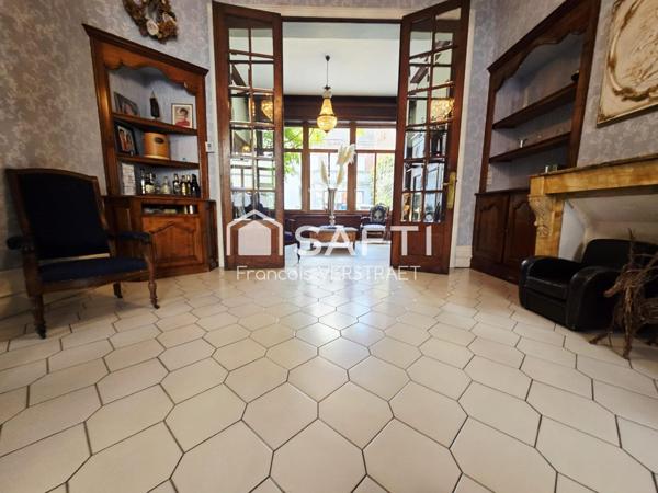 Maison de Maître de 217m2, 6 chambres , 2 terrasses, ascenseur, adapté PMR