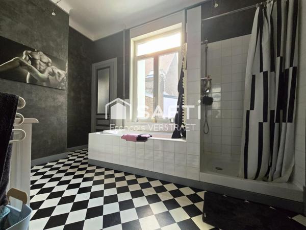 Maison de Maître de 217m2, 6 chambres , 2 terrasses, ascenseur, adapté PMR