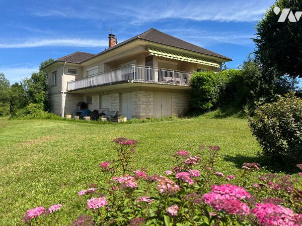 Maison bourgeoise avec piscine et magnifique vue