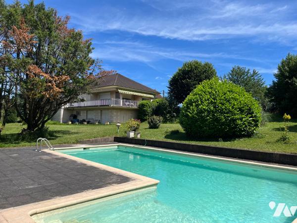 Maison bourgeoise avec piscine et magnifique vue