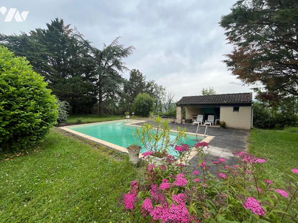 Maison bourgeoise avec piscine et magnifique vue