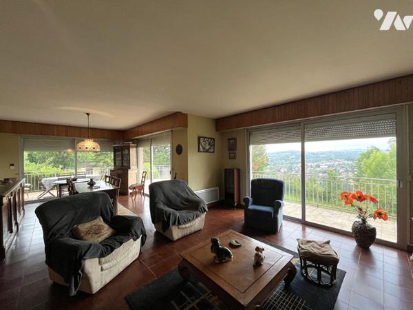 Maison bourgeoise avec piscine et magnifique vue