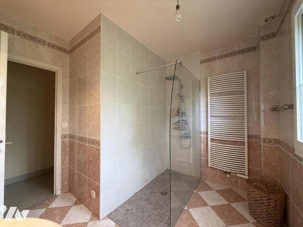 EXCLUSIVITE- GUEUX - Maison de type 9 de 189m² sur 1022m² avec piscine