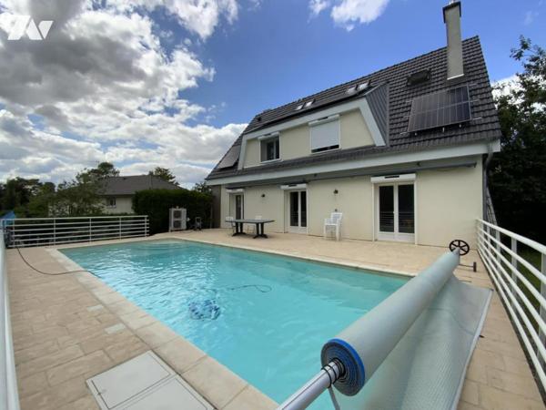 EXCLUSIVITE- GUEUX - Maison de type 9 de 189m² sur 1022m² avec piscine