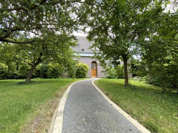 EXCLUSIVITE- GUEUX - Maison de type 9 de 189m² sur 1022m² avec piscine