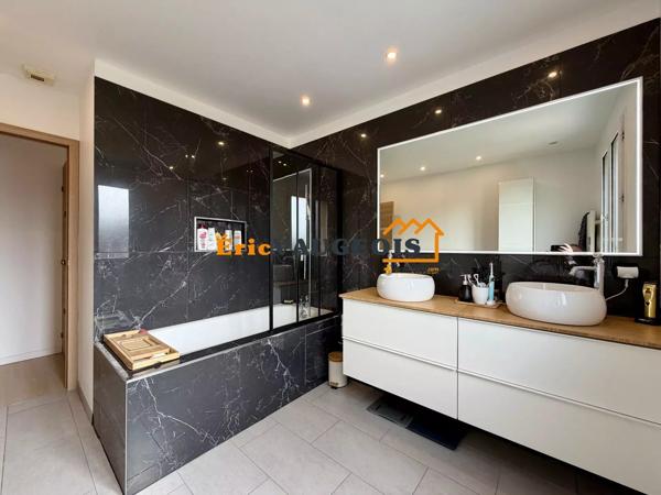 Vente                                                      Maison
                        
                     6 pièces                      160 m2                     à Coulommiers