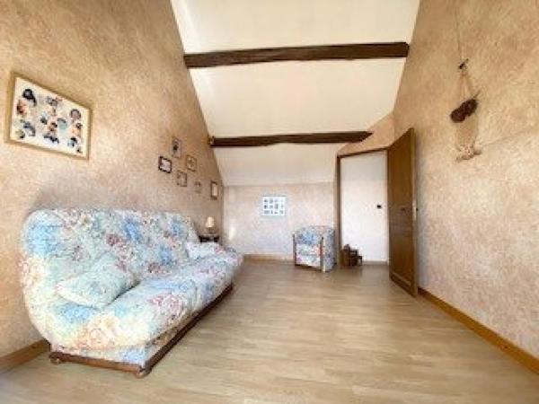 Maison à FOLLAINVILLE-DENNEMONT, 78520 - 8 pièces 162m²