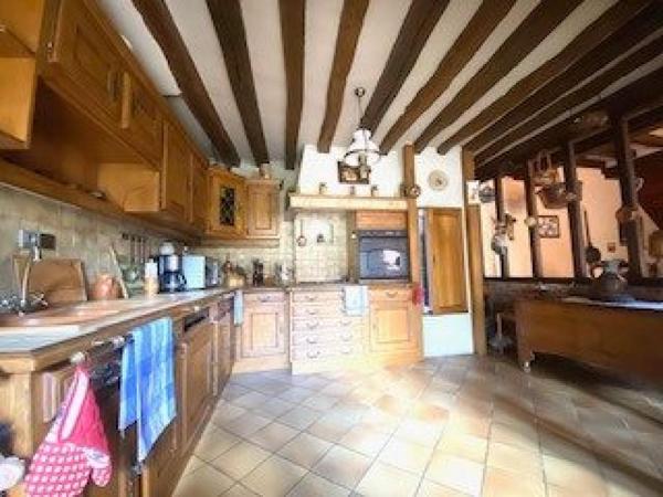 Maison à FOLLAINVILLE-DENNEMONT, 78520 - 8 pièces 162m²