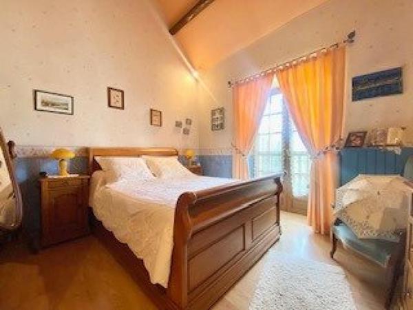 Maison à FOLLAINVILLE-DENNEMONT, 78520 - 8 pièces 162m²