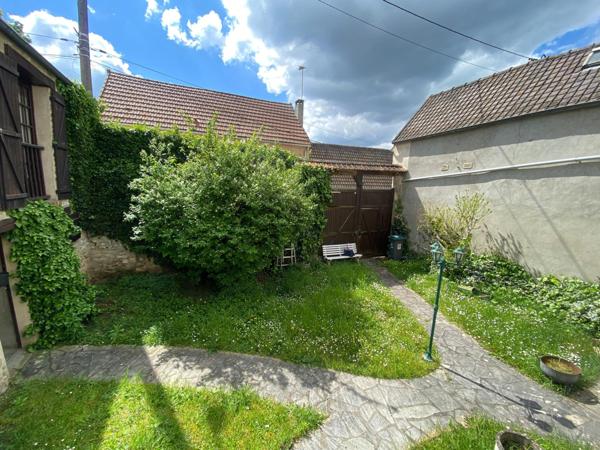 Maison à FOLLAINVILLE-DENNEMONT, 78520 - 8 pièces 162m²