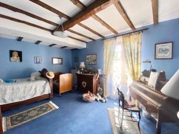 Maison à FOLLAINVILLE-DENNEMONT, 78520 - 8 pièces 162m²