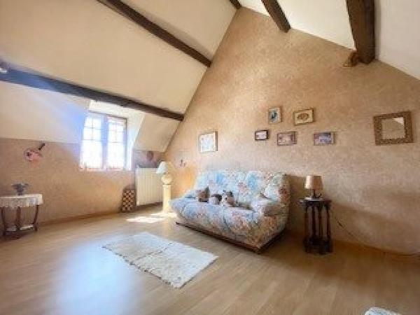 Maison à FOLLAINVILLE-DENNEMONT, 78520 - 8 pièces 162m²