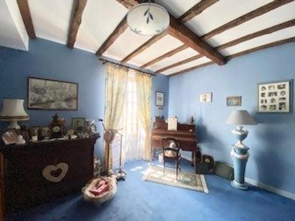 Maison à FOLLAINVILLE-DENNEMONT, 78520 - 8 pièces 162m²