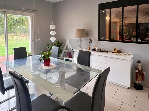 Maison de plain-pied à la campagne avec piscine ..