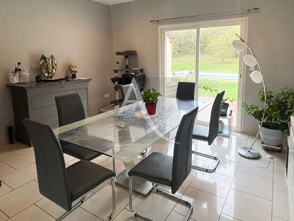 Maison de plain-pied à la campagne avec piscine ..