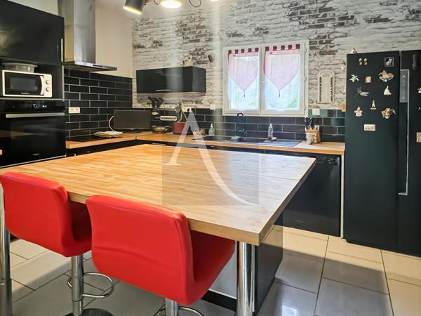 Maison de plain-pied à la campagne avec piscine ..