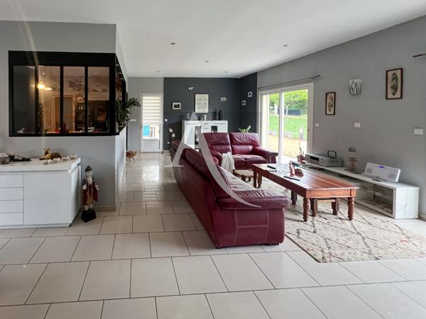 Maison de plain-pied à la campagne avec piscine ..