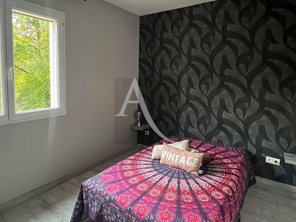 Maison de plain-pied à la campagne avec piscine ..