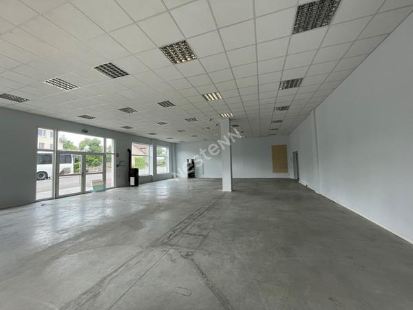 Cellule commerciale ou d'activité  450 m2  .