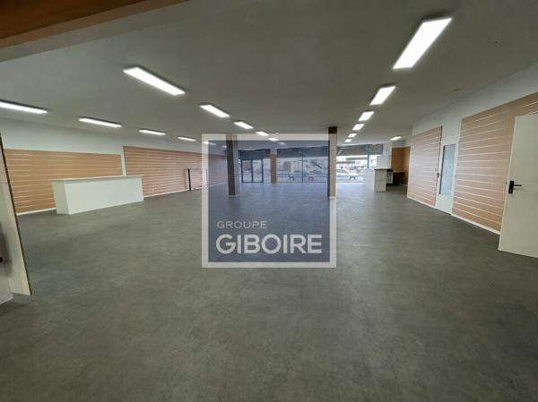 Local commercial - A LOUER (réf : 49.017497)