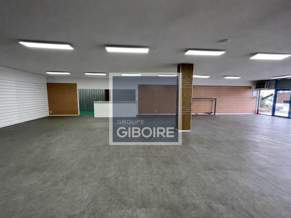 Local commercial - A LOUER (réf : 49.017497)