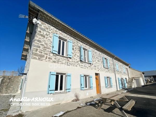 Magnifique ancienne ferme en pierre rénovée