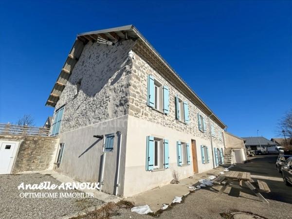 Magnifique ancienne ferme en pierre rénovée
