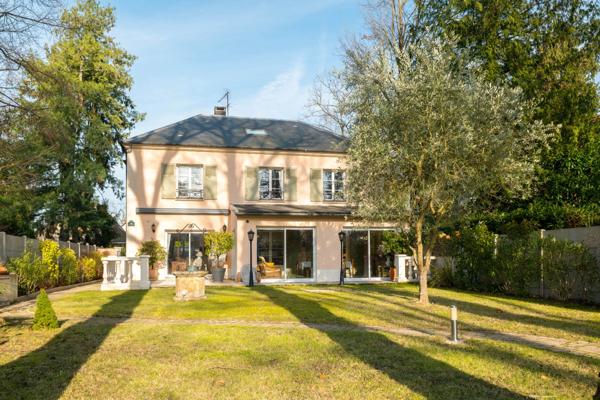 MORSANG SUR ORGE (91) Maison 4 chambres, édifiée sur sous-sol total - 1117m² de terrain.