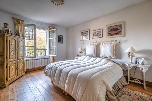 MORSANG SUR ORGE (91) Maison 4 chambres, édifiée sur sous-sol total - 1117m² de terrain.