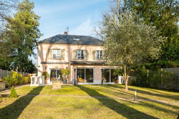 MORSANG SUR ORGE (91) Maison 4 chambres, édifiée sur sous-sol total - 1117m² de terrain.