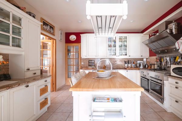 MORSANG SUR ORGE (91) Maison 4 chambres, édifiée sur sous-sol total - 1117m² de terrain.