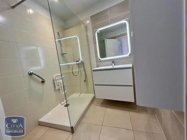 Appartement à louer 3 pièces 75.68m²