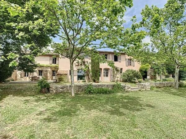 Superbe mas provençal sur 9000m² de terrain
