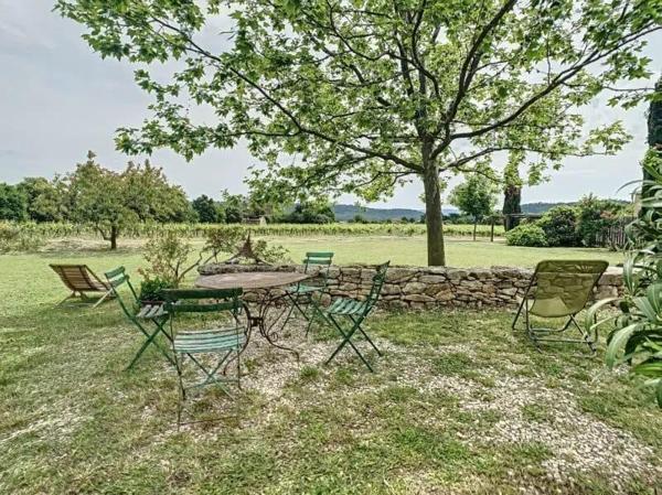 Superbe mas provençal sur 9000m² de terrain