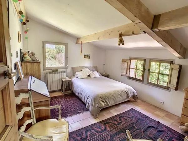 Superbe mas provençal sur 9000m² de terrain