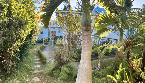 Découvrez cette somptueuse maison d'une superficie impressionnante de 680 m². Nichée dans un environnement calme et verdoyant, cette propriété offre un style de vie où confort et tranquillité se conjuguent harmonieusement.

Cette maison qui anciennement était un centre de ressource et de bien-être comporte les atouts nécessaire pour reprendre cette activité ou toute autre activité similaire ou simplement votre résidence principale.

Ce bien possède, au Rez-de-chaussée : 
* Trois Chambres avec cuisine équipée et aménagée, une salle d’eau, un WC
* Deux chambres simples
* Une chambre + WC + Salle d’eau
* Un espace SPA
* Trois grandes pièces de vie
* Une grande cuisine principale + Cellier + Buanderie

À l’étage:
* Deux chambres + WC + Salle d’eau
* Une chambre simple
* Un WC
* Une baignoire
* Une cuisine 

Extérieur :
Un grand jardin arboré

Sur cette parcelle d ‘un peut plus de 3400m2 se trouve aussi un petit chalet à raffraichir.

Ne laissez pas passer cette incroyable opportunité, appelez-moi