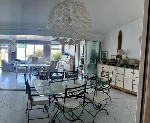Découvrez cette somptueuse maison d'une superficie impressionnante de 680 m². Nichée dans un environnement calme et verdoyant, cette propriété offre un style de vie où confort et tranquillité se conjuguent harmonieusement.

Cette maison qui anciennement était un centre de ressource et de bien-être comporte les atouts nécessaire pour reprendre cette activité ou toute autre activité similaire ou simplement votre résidence principale.

Ce bien possède, au Rez-de-chaussée : 
* Trois Chambres avec cuisine équipée et aménagée, une salle d’eau, un WC
* Deux chambres simples
* Une chambre + WC + Salle d’eau
* Un espace SPA
* Trois grandes pièces de vie
* Une grande cuisine principale + Cellier + Buanderie

À l’étage:
* Deux chambres + WC + Salle d’eau
* Une chambre simple
* Un WC
* Une baignoire
* Une cuisine 

Extérieur :
Un grand jardin arboré

Sur cette parcelle d ‘un peut plus de 3400m2 se trouve aussi un petit chalet à raffraichir.

Ne laissez pas passer cette incroyable opportunité, appelez-moi