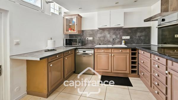 Charmante maison de ville fonctionnelle sur trois niveaux- terrasse au calme- Idéal famille ou investissement-