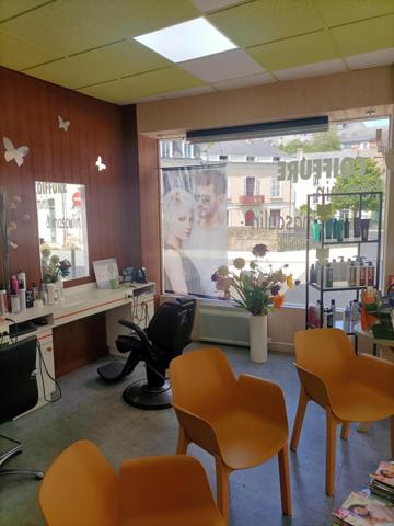 À SAISIR – LOCAL COMMERCIAL AVEC BELLE VISIBILITÉ AU CŒUR D’UNE VILLE DE CHARME !