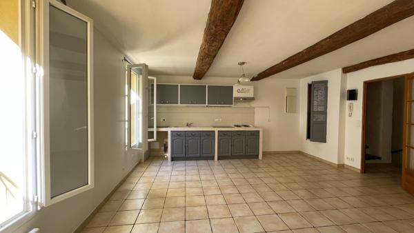 Cotignac (83570) COTIGNAC A LOUER MAISON DE VILLAGE AVEC GRAND GARAGE