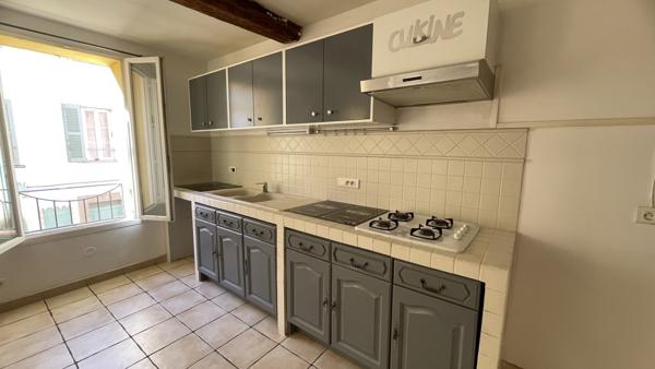 Cotignac (83570) COTIGNAC A LOUER MAISON DE VILLAGE AVEC GRAND GARAGE