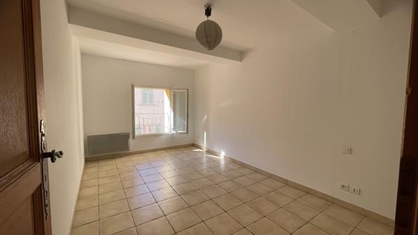 Cotignac (83570) COTIGNAC A LOUER MAISON DE VILLAGE AVEC GRAND GARAGE