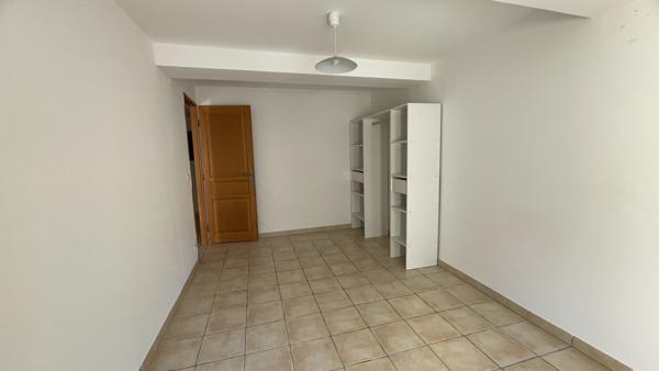 Cotignac (83570) COTIGNAC A LOUER MAISON DE VILLAGE AVEC GRAND GARAGE