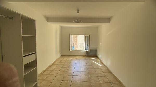 Cotignac (83570) COTIGNAC A LOUER MAISON DE VILLAGE AVEC GRAND GARAGE