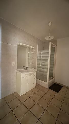 Cotignac (83570) COTIGNAC A LOUER MAISON DE VILLAGE AVEC GRAND GARAGE