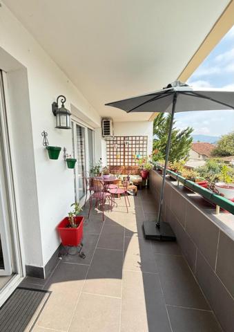 Deux appartements lumineux avec terrasses et vues