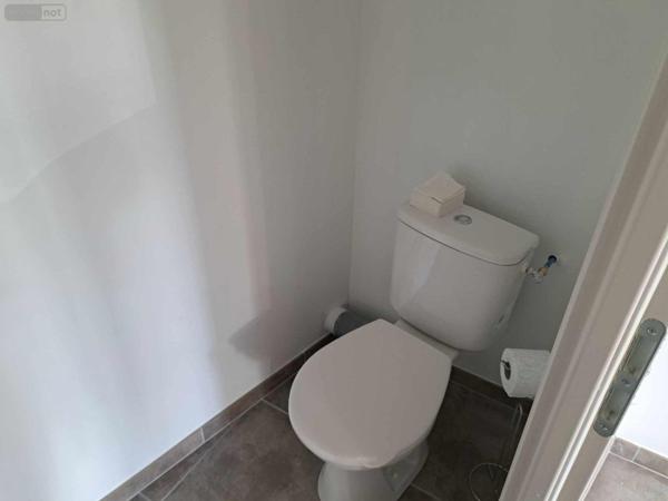 Fonds et/ou murs commerciaux à louer à Chalon-sur-Saône en Saône-et-Loire (71100), ref : Bureau 2   
Centre