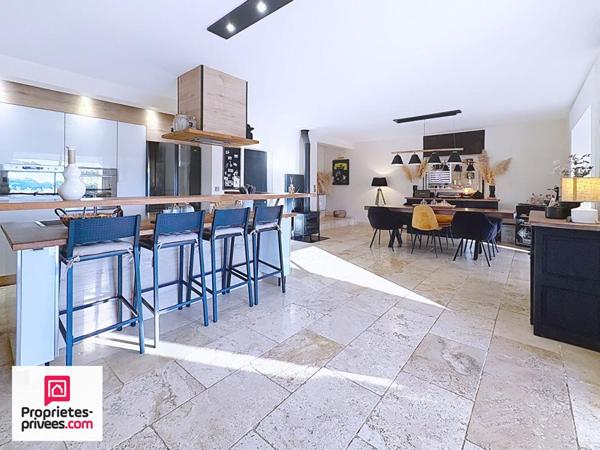 VILLA T5 AVEC PISCINE ET GARAGES