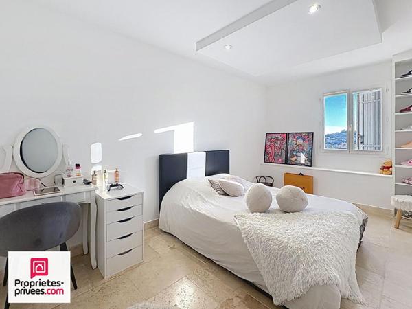 VILLA T5 AVEC PISCINE ET GARAGES